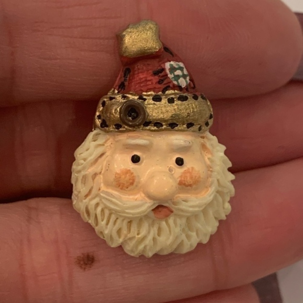 2 Santa Christmas pins brooches - Picture 2 of 12